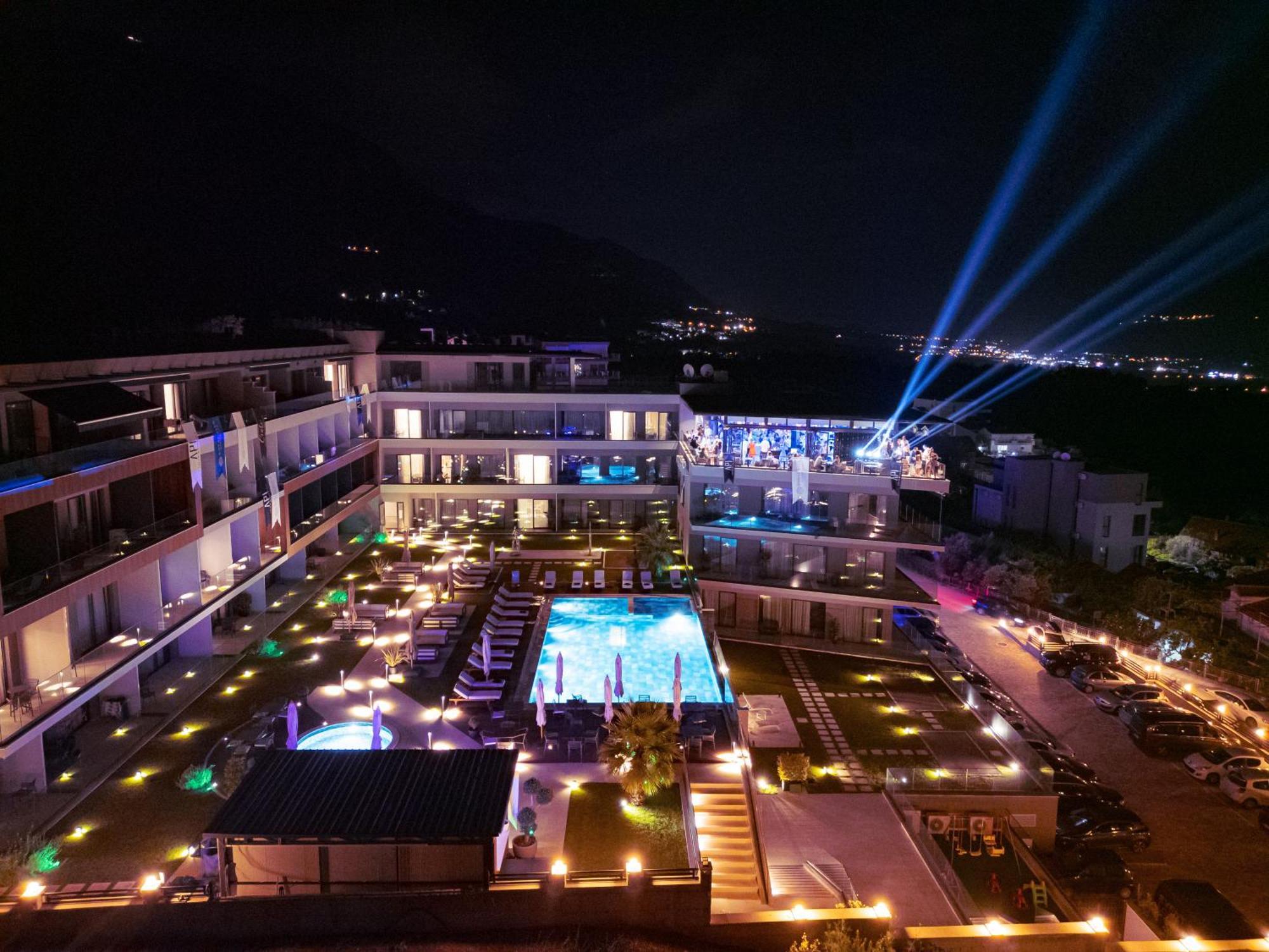Royal Blue Resort & Residences Kavac Экстерьер фото